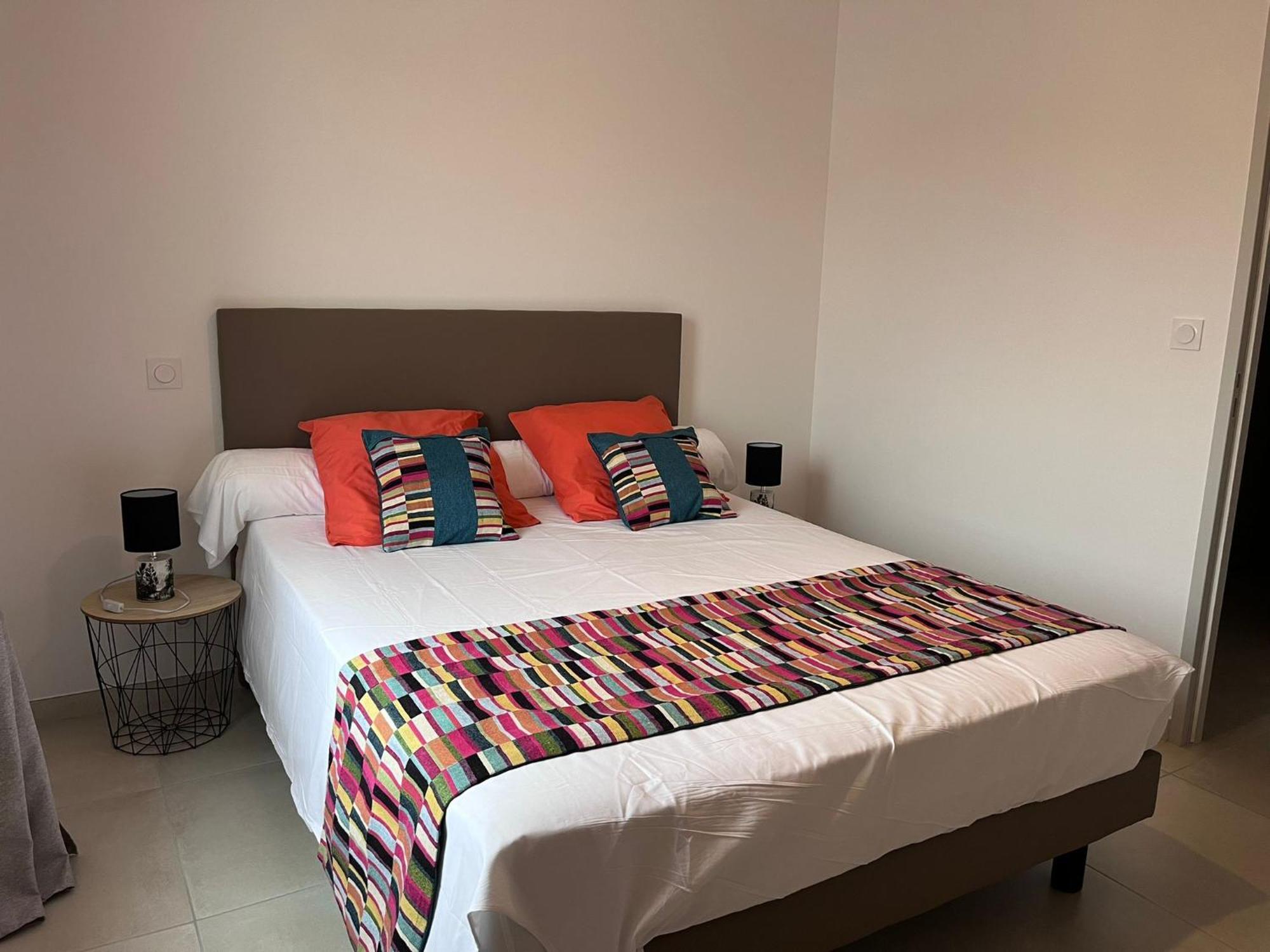 Val Des Bruyeres - Gite 15Mn Pezenas Avec Terrasse Et Cour Close - Parking Privatif Securise - Wifi Ftth Gratuit Neffies Экстерьер фото